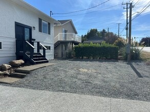 386 Wakesiah Ave in Nanaimo, BC - Building Photo - Building Photo