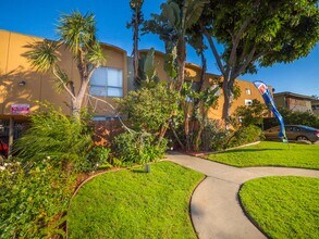 2010 S. Garth Ave. in Los Angeles, CA - Building Photo - Building Photo