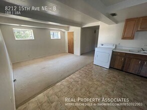 8212 15th Ave NE in Seattle, WA - Building Photo - Building Photo