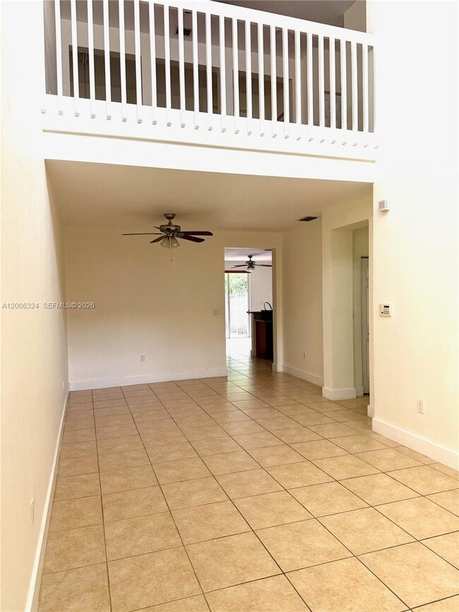 10747 NW 76th Ln in Doral, FL - Foto de edificio - Building Photo