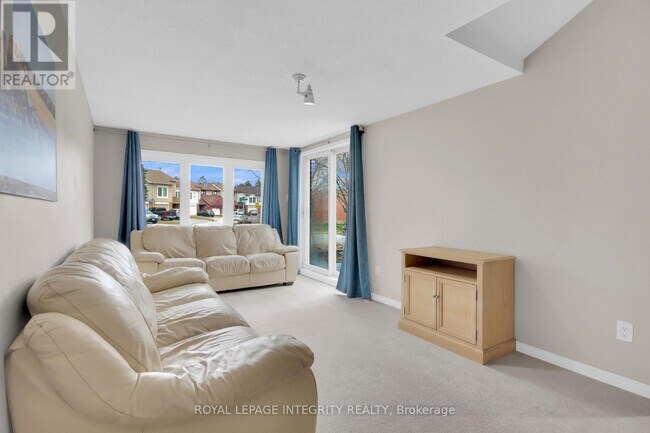 36 Greenboro Crescent in Ottawa, ON - Building Photo - Building Photo