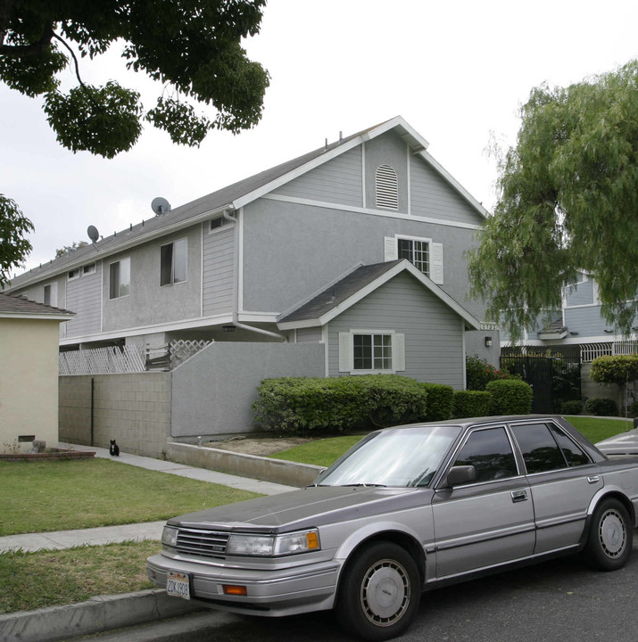 20732 Arline Ave in Lakewood, CA - Building Photo