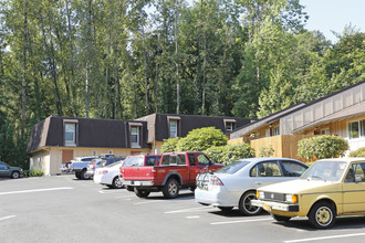 French Glen Apartments in West Linn, OR - Building Photo - Building Photo