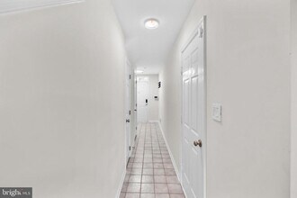 381 Livermore Ln in Alexandria, VA - Building Photo - Building Photo