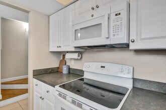 1901 Indian River Blvd in Vero Beach, FL - Building Photo - Building Photo