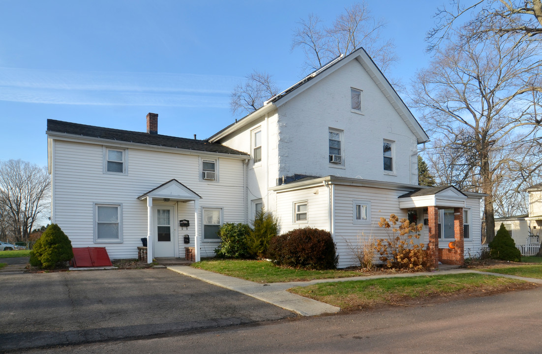 16 Coe Ave in Portland, CT - Building Photo