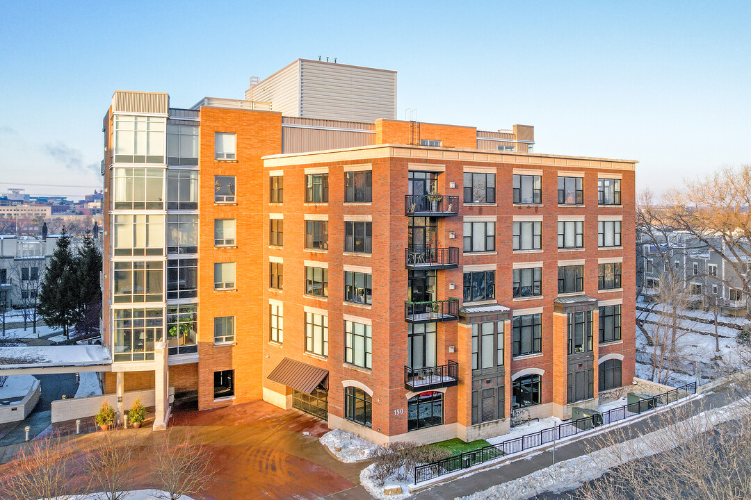 Loft 150 in Minneapolis, MN - Foto de edificio