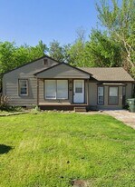316 E Jarman Dr in Midwest City, OK - Building Photo