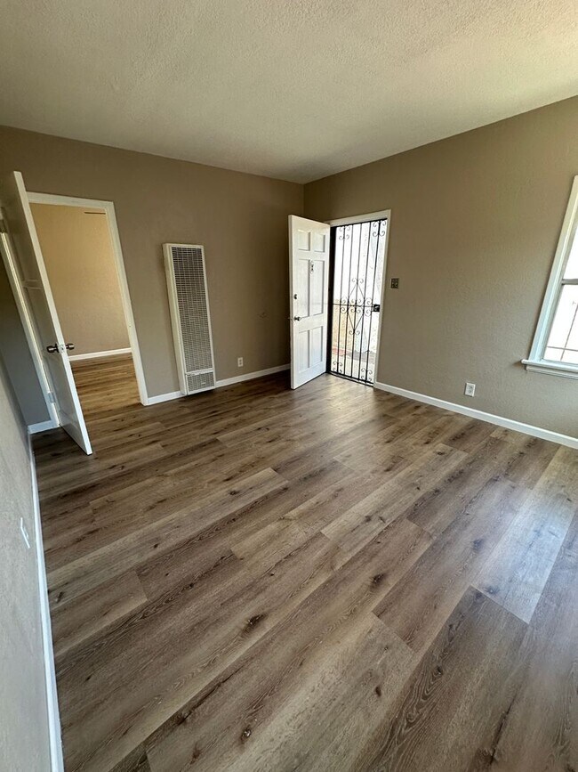 608 W 49th St in Los Angeles, CA - Building Photo - Building Photo