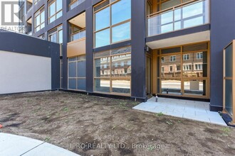 2343-2343 Khalsa Gate in Oakville, ON - Building Photo - Building Photo