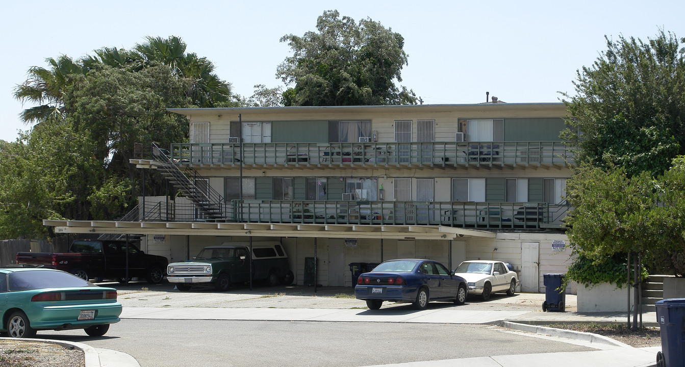 201 W 3rd St in Antioch, CA - Foto de edificio