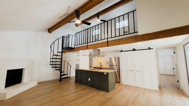 7004 Oak Meadow Cir, Unit B