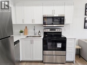 268 Oakdale Ave in St Catharines, ON - Building Photo - Building Photo