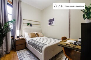 Room in Shared 3 bed/1 bath home in New York, NY - Building Photo