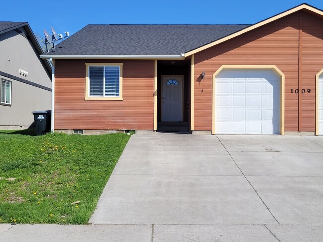 property at 1009 N Pierce Dr