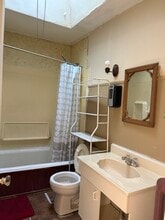 7159 Radbourne Rd in Upper Darby, PA - Foto de edificio - Building Photo