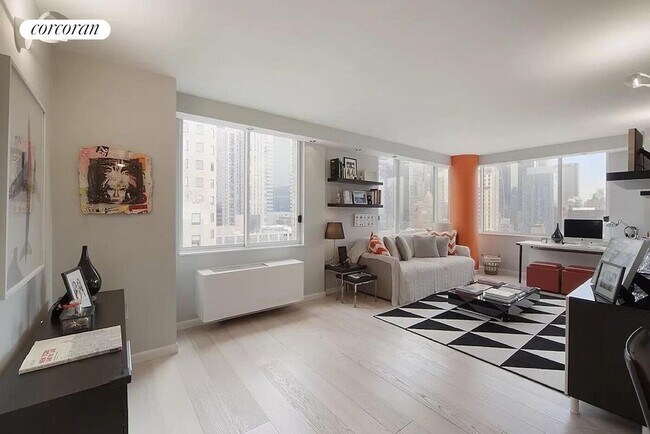 350 W 50th St in New York, NY - Building Photo - Building Photo