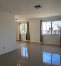 2421 Taft St in Hollywood, FL - Building Photo - Building Photo