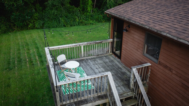 65 Whately Rd, Unit B in Deerfield, MA - Foto de edificio - Building Photo