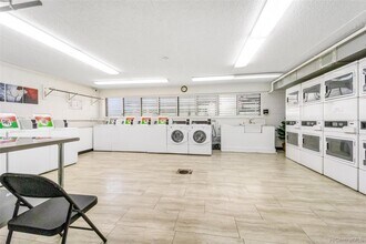 2714 Kahoaloha Ln in Honolulu, HI - Foto de edificio - Building Photo