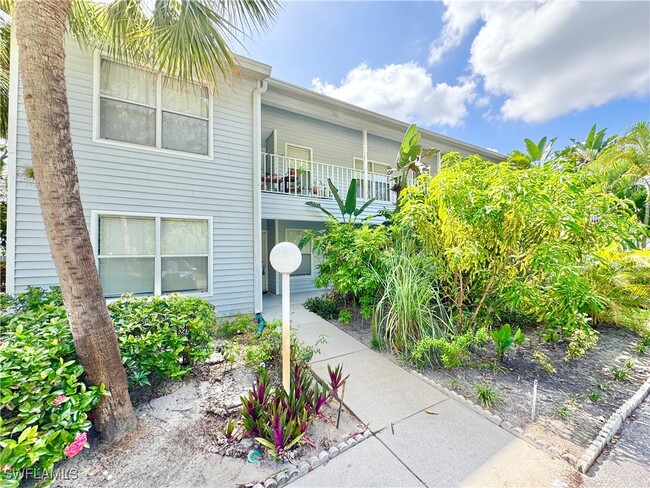 1895 Courtyard Way in Naples, FL - Building Photo - Building Photo