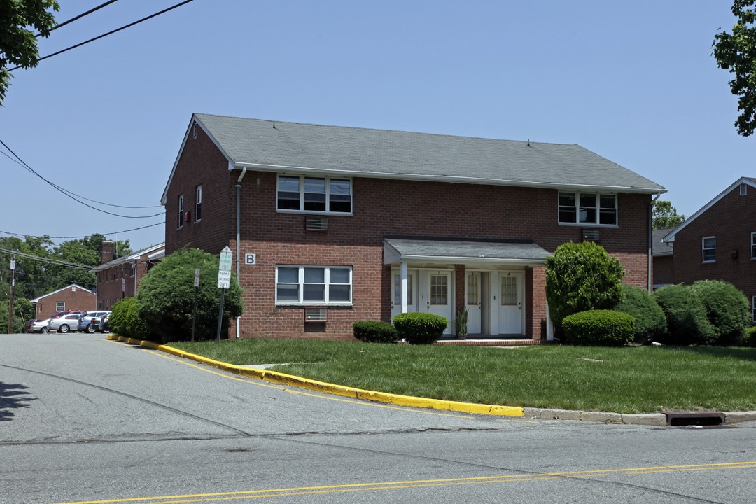 Troy Gardens Apartments in Parsippany, NJ - Building Photo