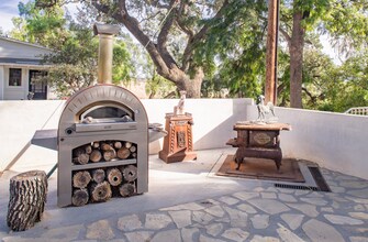 2910 Hwy 154, Unit Main house in Los Olivos, CA - Foto de edificio - Building Photo