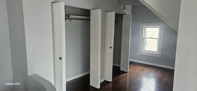 826 W 10th St, Unit Front unit in Erie, PA - Building Photo - Building Photo