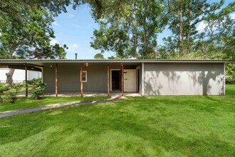 5618 Avenue M 1/2 in Santa Fe, TX - Building Photo - Building Photo