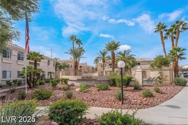 7400 W Flamingo Rd in Las Vegas, NV - Building Photo - Building Photo