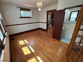 3823 Drake Ave in Cincinnati, OH - Building Photo - Building Photo