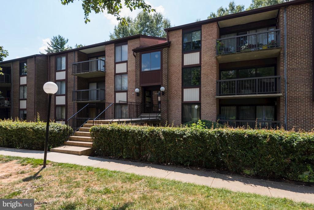 9708 Kingsbridge Dr in Fairfax, VA - Building Photo