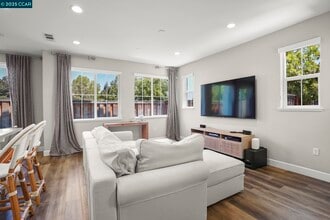 3893 Villa Vista Pl in Concord, CA - Building Photo - Building Photo