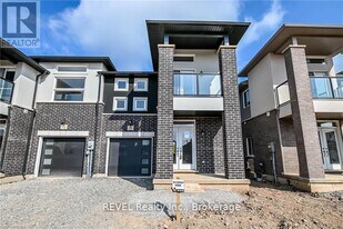 77 Renfrew Trl in Welland, ON - Building Photo
