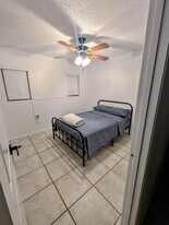8724 Tall Pine Ln, Unit Room 2 Shared Bath in Orlando, FL - Building Photo