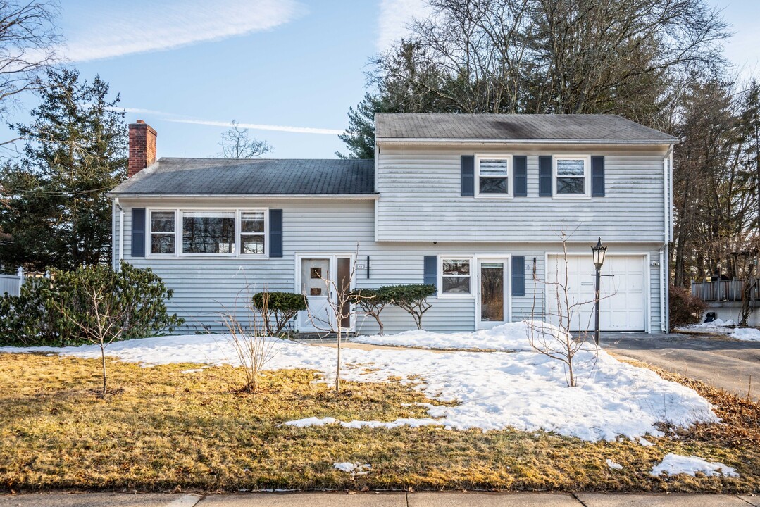 51 Lyman Rd in West Hartford, CT - Building Photo