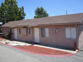 310-324 W Ivy St in Fallbrook, CA - Building Photo - Building Photo