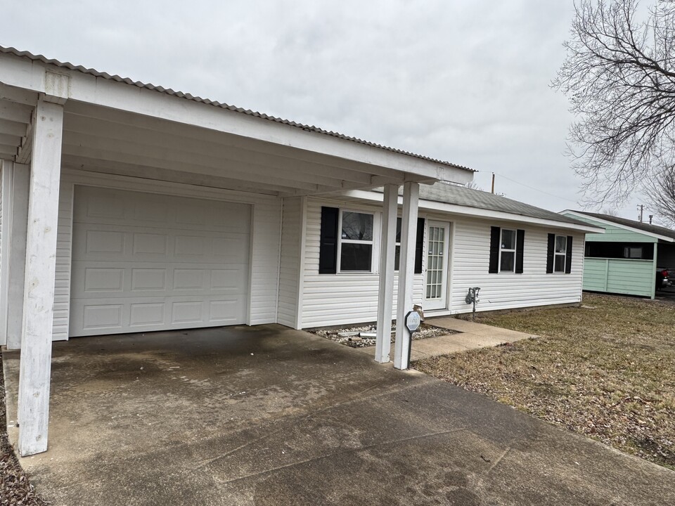 1819 W 21st Terrace in Joplin, MO - Building Photo