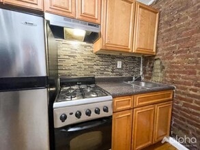 332 E 95th St in New York, NY - Building Photo - Building Photo