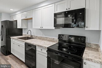 6335 Greenfield Rd in Elkridge, MD - Building Photo - Building Photo