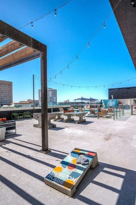 1617 Fannin St in Houston, TX - Building Photo