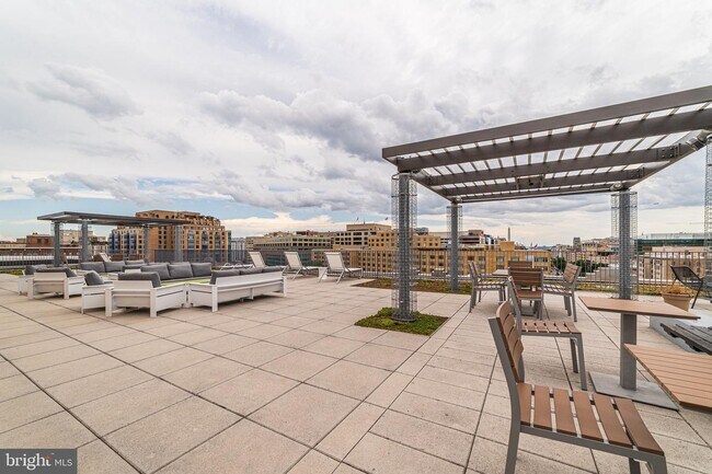 1 Scott Cir NW in Washington, DC - Building Photo - Building Photo