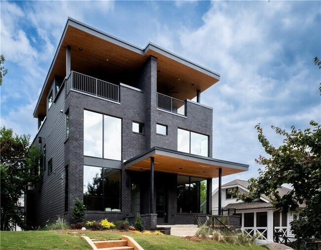 property at 542 Boulevard Pl NE