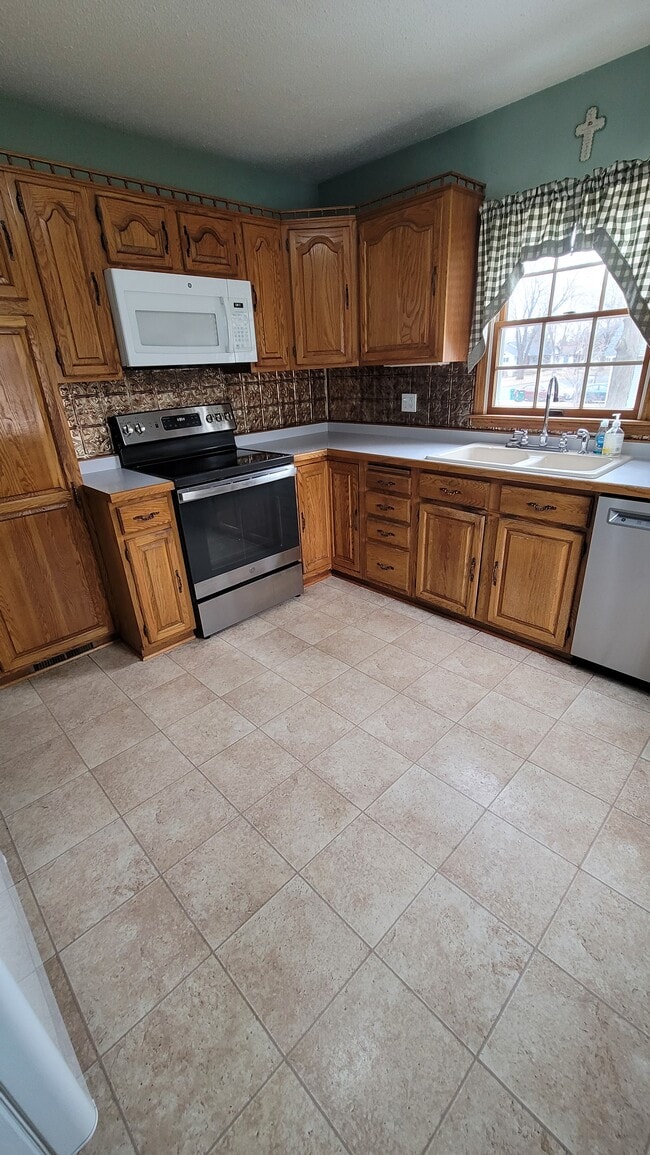 326 N 3rd St in River Falls, WI - Building Photo - Building Photo