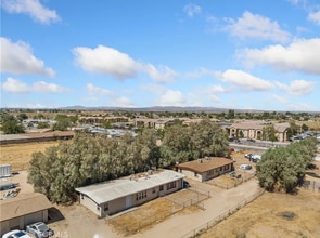 11393 Lee Ave in Adelanto, CA - Foto de edificio - Building Photo