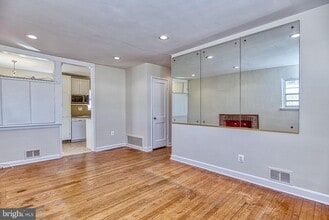 3271 Annandale Rd in Falls Church, VA - Building Photo - Building Photo