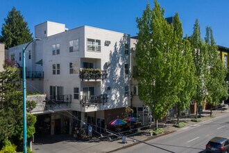 Eastlake Gardens in Seattle, WA - Building Photo - Building Photo