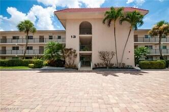 13 High Point Cir N in Naples, FL - Building Photo - Building Photo