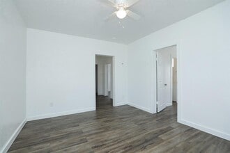 119 W Main St in Baytown, TX - Building Photo - Building Photo