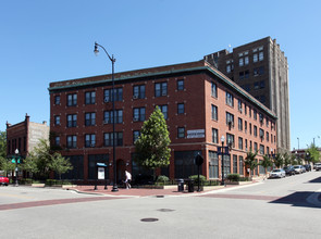 Center City Apartments in Elgin, IL - Building Photo - Building Photo